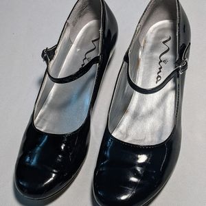 Nina Girls Black Patent Leather Mary Jane Shoes. Size US 4 Euro 35.